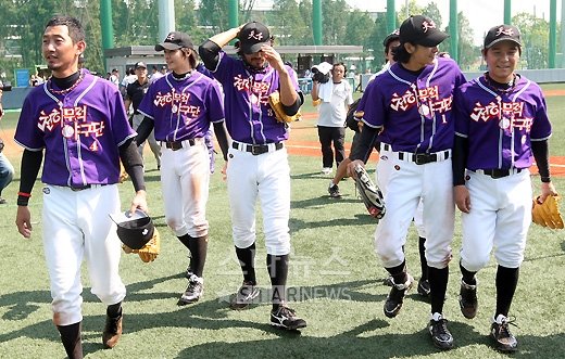 KBS 2TV 토요예능프로그램 '천하무적토요일'의 천하무적야구단 ⓒ홍봉진 기자 honggga@