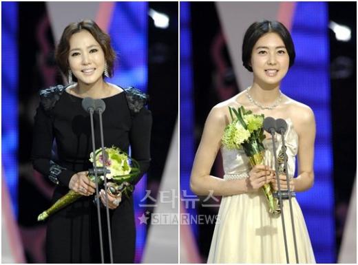 2009 MBC연기대상 여자 최우수상을 수상한 김남주와 이요원 <사진제공=MBC>