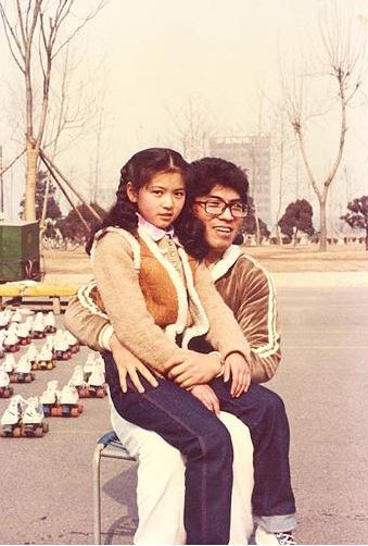 나훈아의 무릎에 앉아있는 장서희
