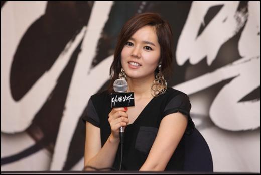 25일 제주특별자치도 서귀포시에 위치한 해비치호텔에서 '나쁜 남자' 간담회를 갖고 있는 한가인 ⓒ굿스토리 제공