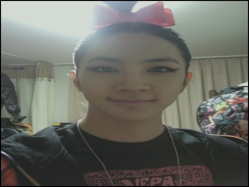 산다라박이 1일 미투데이를 통해 공개한 동생 천둥의 여장 사진 ⓒ사진출처=2NE1 미투데이