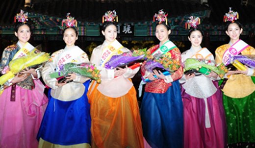 ↑춘향선발대회 선발자, 왼쪽부터 미 마효령/선 윤태진/진 류효영/정 손희경/숙 장영주/현 윤지연ⓒ춘향제 홈페이지