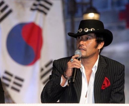 '로드 넘버 원'의 최민수