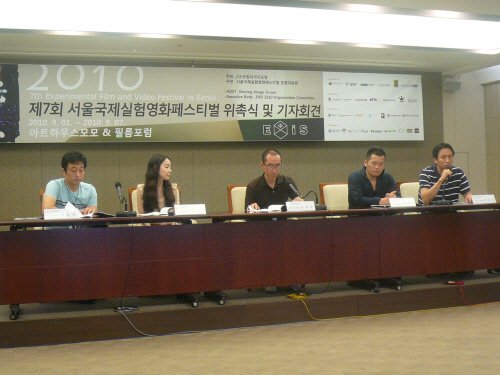 왼쪽부터 박동현 집행위원장, 홍보대사 소이, 프로그래머 김계중, 이행준, 오준호 ⓒ임창수 기자