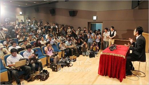 이휘재 결혼기자회견에 몰린 취재진들 ⓒ일산(경기)=임성균 기자