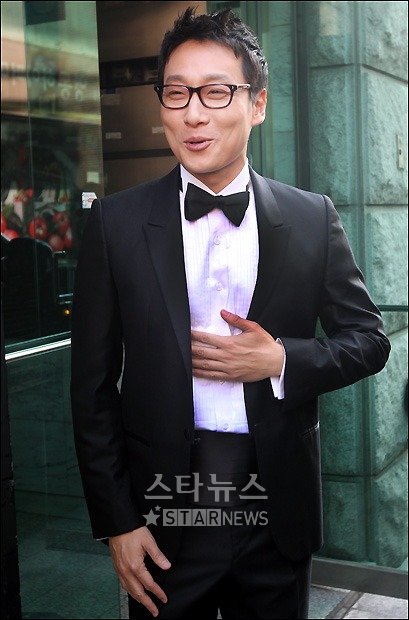 이휘재가 1일 오전 서울 강남의 한 포토스튜디오에서 웨딩포토촬영에 앞서 포즈를 취하고 있다 ⓒ사진=홍봉진 기자