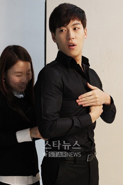 존 박,오르비스 화장품 광고 촬영장에서ⓒ류승희 인턴기자