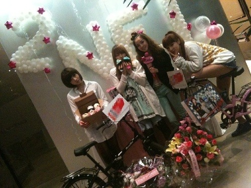 2NE1