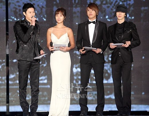 2010SBS가요대전 MC 김희철 황정음 정용화 조권(왼쪽부터) ⓒ양동욱 인턴기자
