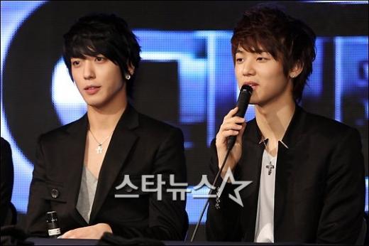 씨엔블루 정용화(왼쪽)와 강민혁 ⓒ임성균 기자
