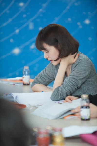 '식모들'(가제) 대본 연습에 참여 중인 성유리