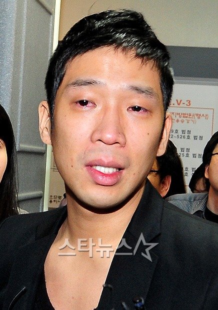 MC몽이 11일 오후 법원의 선고 직후 법정을 나서고 있다 ⓒ홍봉진 기자