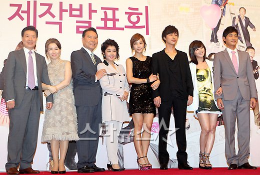 KBS 2TV 새아침극 '두근두근 달콤' 출연진. 이정길 임예진 이영후 김영란 조하랑 민석 허영란 원기준(왼쪽부터) ⓒ사진=홍봉진 기자