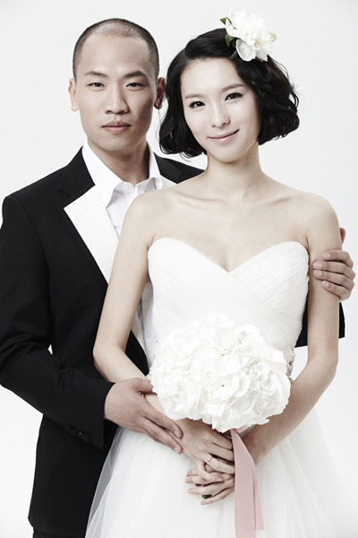 다이나믹 듀오 개코와 예비신부 김수미씨 <사진제공=아메바컬쳐>