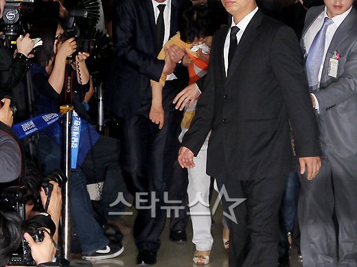오열하는 고인의 어머니ⓒ홍봉진 기자