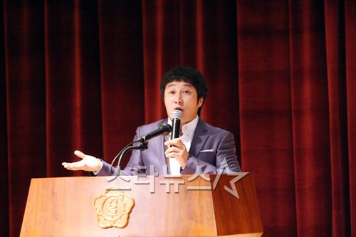 ↑4일 정부중앙청사 강단에 선 김병만