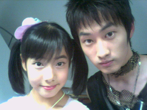 연습생 시절 장하진(왼쪽), 은혁