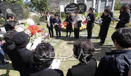 고 최진실 3주기 추모식 ⓒ갑산공원(양평)=이기범 기자
