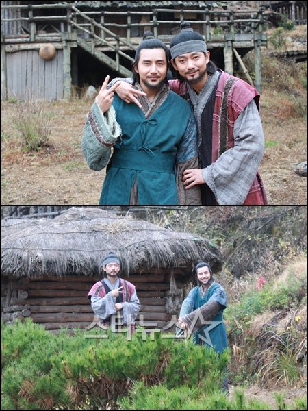 계백(이서진 분)을 따라 농사꾼이 된 '쌍수브라더스' 대수(고윤후 분)과 용수(장희웅 분) ⓒ사진=위드인 엔터테인먼트 제공