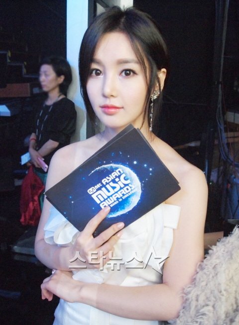 지난 29일 싱가포르에서 열린 2011 MAMA 시상자로 나서 무대에 오르기 전 기자와 만난 남규리 ⓒ김수진 기자