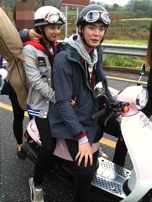 배우 김지원(왼쪽)과 이종석 ⓒ출처=이종석 미투데이