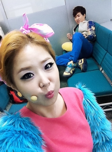 그룹 코요태 멤버 신지(왼쪽)과 김종민 ⓒ출처=신지 미니홈피
