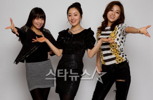 영화 '댄싱퀸'의 댄싱퀸즈 3인방. 왼쪽부터 박아롱 오나라 최우리. 사진=임성균 기자
