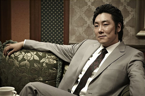 '범죄와의 전쟁' 의 조진중