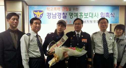 개그맨 허경환(왼쪽에서 세 번째). ⓒ출처=허경환 트위터