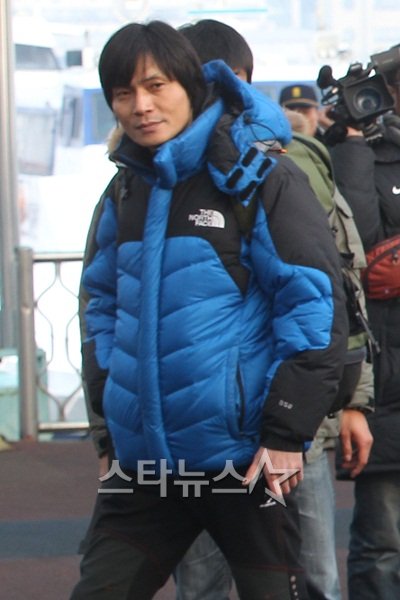 24일 오전 인천광역시 중구 연안부두에서 이수근 엄태웅 김종민 등 '1박2일' 구 멤버의 오프닝 촬영을 진행중인 새 연출자 최재형PD <인천=박용훈 인턴기자>