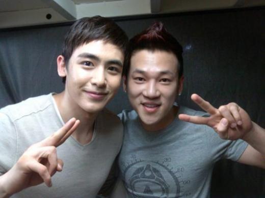 가수 닉쿤(왼쪽)과 왕배. ⓒ출처=왕배 트위터