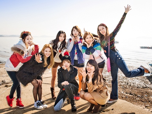 '청춘불패2' 초기 멤버들. 소녀시대 써니와 효연, 씨스타 보라, 카라 강지영, 쥬얼리 예원, 레인보우 고우리, 미쓰에이 수지, f(x) 엠버(왼쪽부터 시계방향) <사진=KBS>