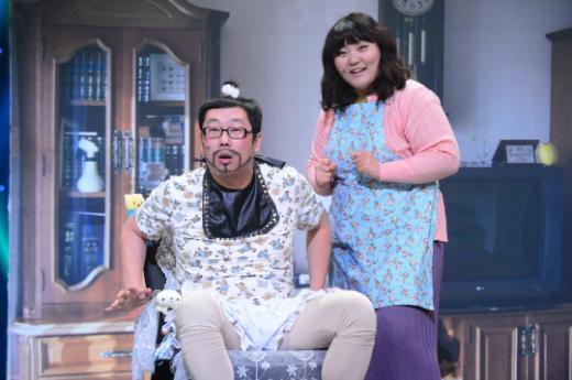 (왼쪽부터) SBS '개그투나잇' 응애베이비 코너 멤버 손민혁, 박경림 ⓒ사진제공=SBS