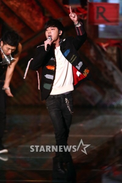 지난 23일 엠넷 '슈퍼스타K4' 파이널에서 공연 중인 로이킴 ⓒ사진=임성균 기자