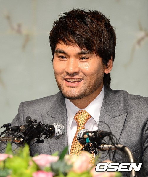 ↑'코리안 특급' 박찬호(39,한화)가 19년간의 야구 인생을 마쳤다. 박찬호는 지난 11월 30일 서울 플라자호텔 다이아몬드홀 22층에서 은퇴 관련 공식 기자회견을 열었다. ⓒ사진제공= OSEN
