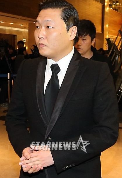 고 임윤택의 빈소를 찾은 싸이 ⓒ사진=공동취재단