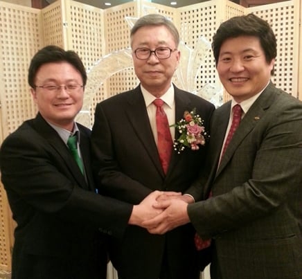 <사진=UN스포츠닥터스 제공> (왼쪽부터) 장익경(한국경제TV보도국장), 김창준(전 미하원 3선의원), 허준영(한국마이팜제약 회장)