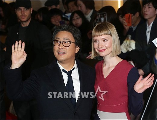 박찬욱 감독(왼쪽) 미아 바시코브스카 ⓒ이동훈 기자