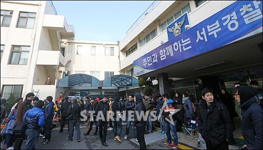 박시후의 소환 조사를 앞두고 서울 서부경찰서에 몰린 취재진 ⓒ이동훈 기자