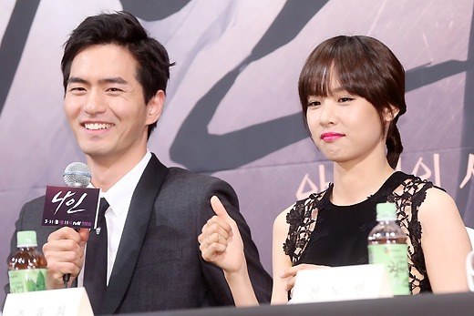 이진욱(좌) 조윤희(우)ⓒ홍봉진 기자