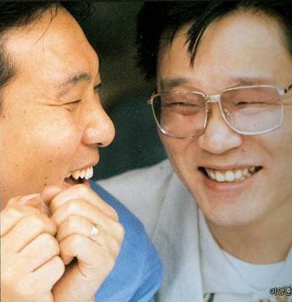 가수 이문세와 고 이영훈 작곡가 <사진제공=무붕>
