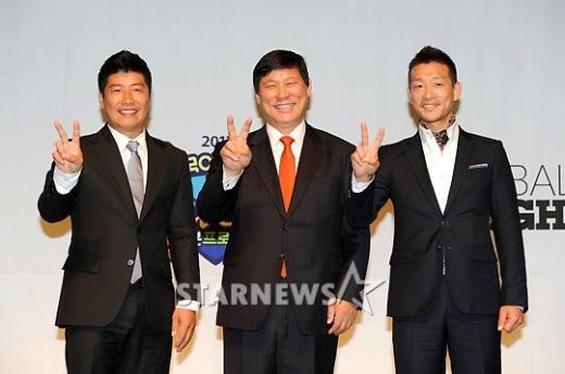박재홍, 허구연, 조용준 해설위원이 'MBC플러스 2013 메이저리그 & 프로야구' 중계 관련 기자 간담회에서 포즈를 취하고 있다. ⓒ구혜정 기자