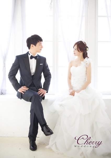 12일 결혼식을 올리는 가수 최성빈(왼쪽)과 한국 무용가 주윤주/사진제공=최성빈(웨딩체리)