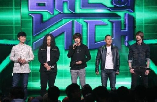 '밴드의 시대' 호스트 YB. /사진=CJ E&M