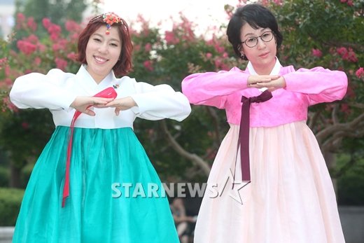 개그우먼 김영희(사진 좌), 김영희 어머니 권인숙씨 /사진=임성균 기자. 한복협찬=박술녀 한복