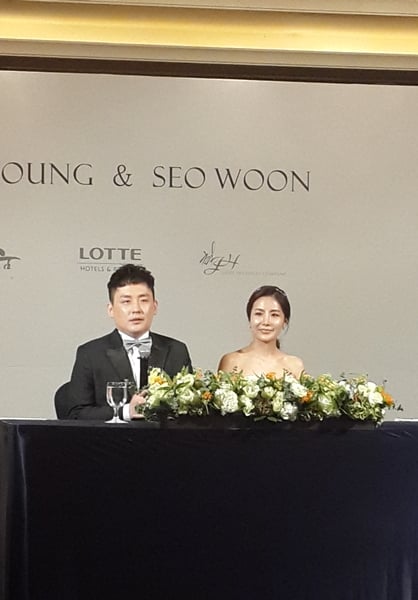 현진영(사진 좌) 오서운 결혼식 기자회견 /사진=이경호 기자