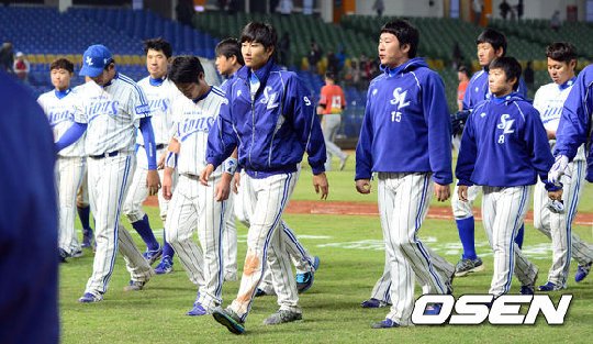준결승에서 캔버라에게 패한 후 허탈해 하는 삼성 선수단. /사진=OSEN