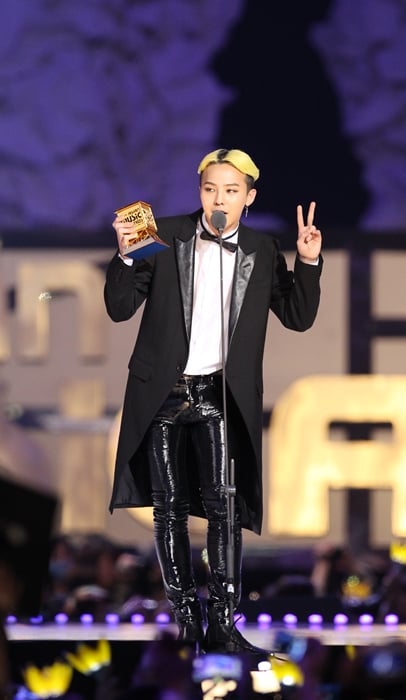 2013 MAMA 4관왕(베스트 뮤직비디오, 남자 가수상, 베스트 댄스 퍼포먼스 남자 솔로, 올해의 가수상)에 오른 지드래곤 /사진=CJ E&M 제공