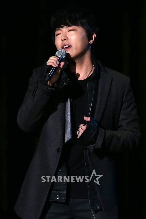 엠넷 '슈퍼스타K5' 결승전에서 열창중인 박시환 /사진=최부석 기자