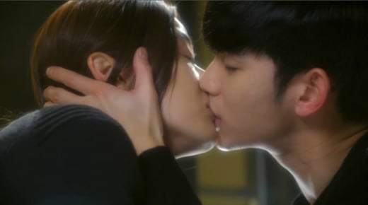 천송이의 15초 유혹에 넘어간 도민준 / 사진=SBS '별에서 온 그대' 방송화면